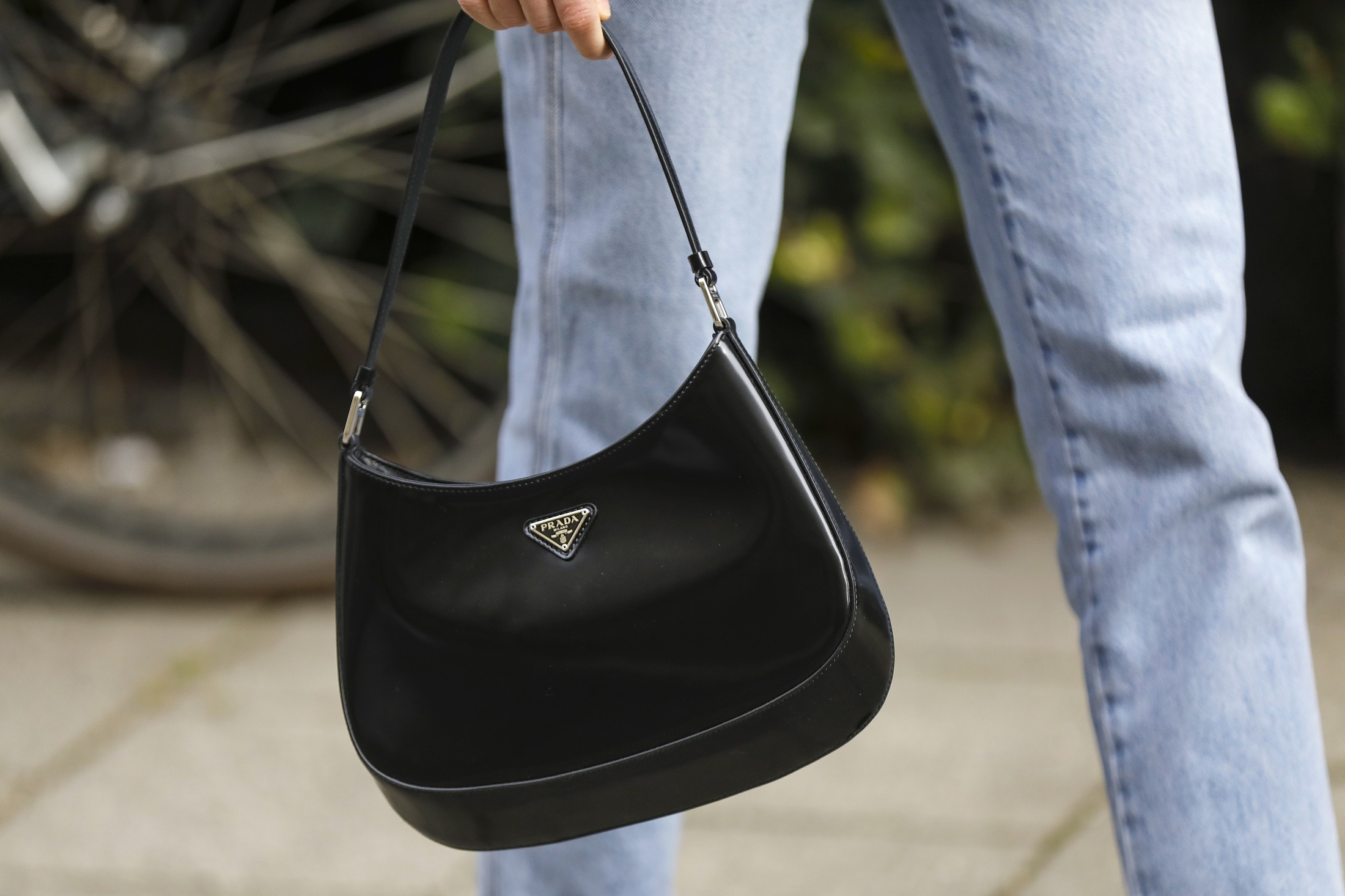Black handbag – a classic that every elegant woman should invest in