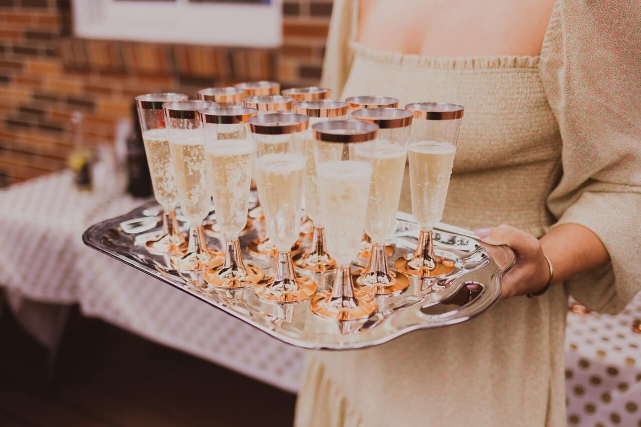 How to host an elegant cocktail party?
