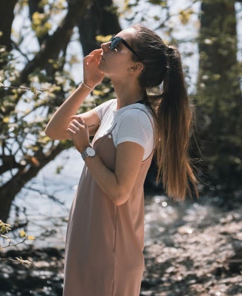 Hairstyles that will optically slim your face