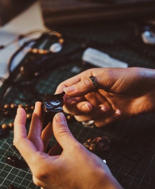 Exploring the artistry behind handmade jewelry collections